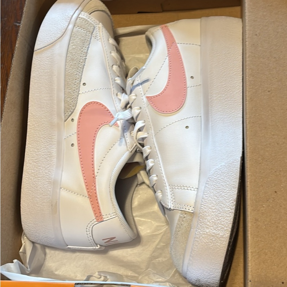 W 7.5 Blazer Low Platform Nike Pink - Picture 4 of 5